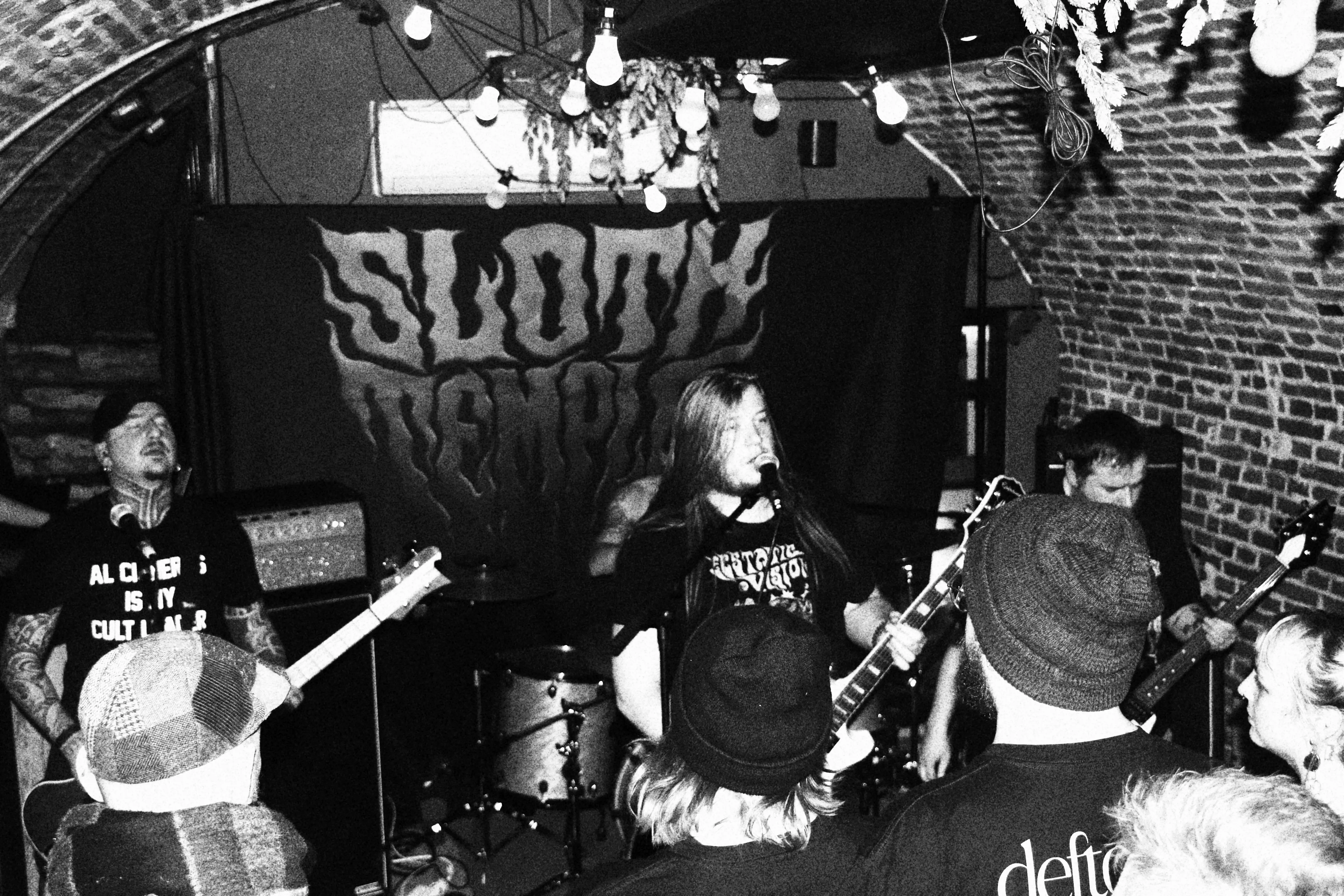 Sloth Temple live at La Capsule · Arras, France — photo by Vivien Desloges